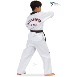 WT dobok met zwarte kraag