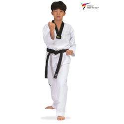 WT dobok met zwarte kraag 2