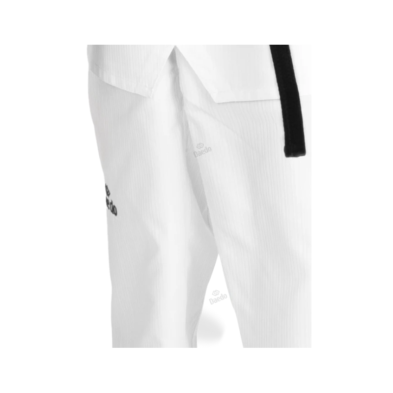 Dobok met zwarte kraag