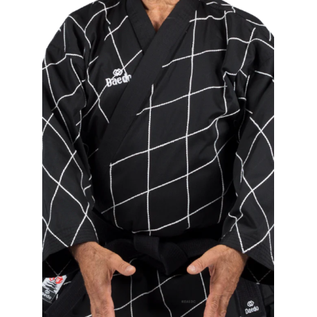 HAPKIDO-UNIFORM MET RUITVORMIG BORDUURWERK  ZWART