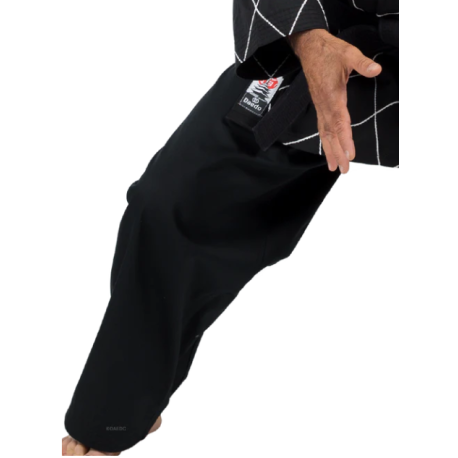 HAPKIDO-UNIFORM MET RUITVORMIG BORDUURWERK  ZWART