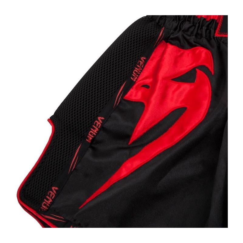 Short Muay Thai Venum Giant - Noir/Rouge