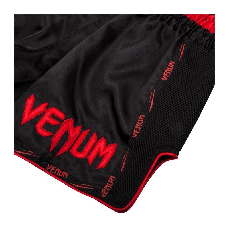 Short Muay Thai Venum Giant - Noir/Rouge